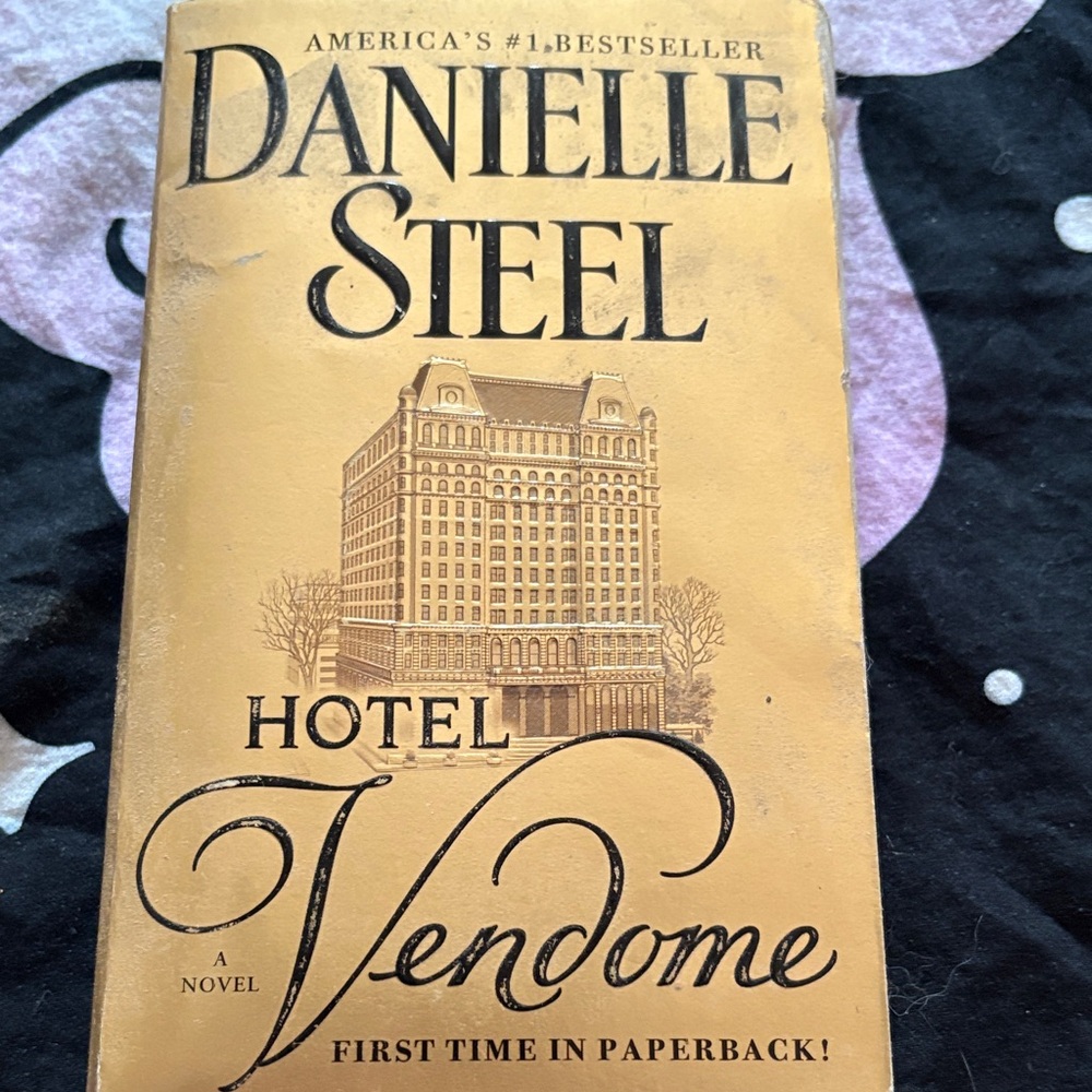 'Hotel Vendome' Novel - Gold Cover